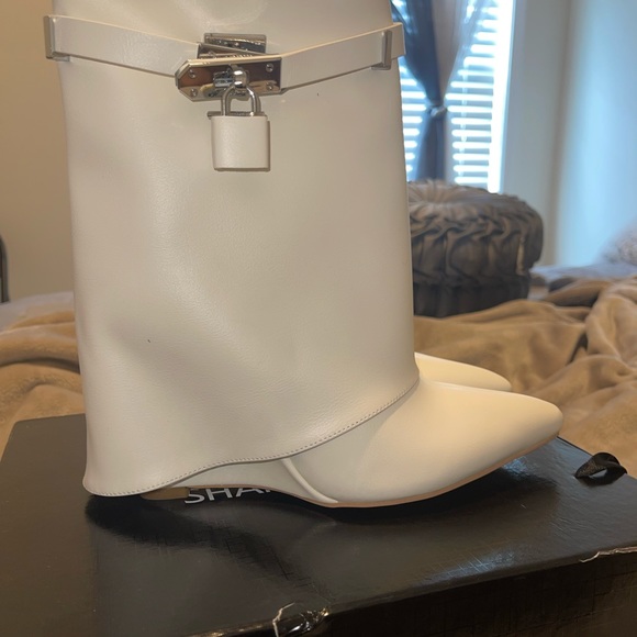 Shane Justin Shark Boots (Size 40) - Picture 3 of 11